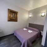 Hotel De L'aveyron Paris
